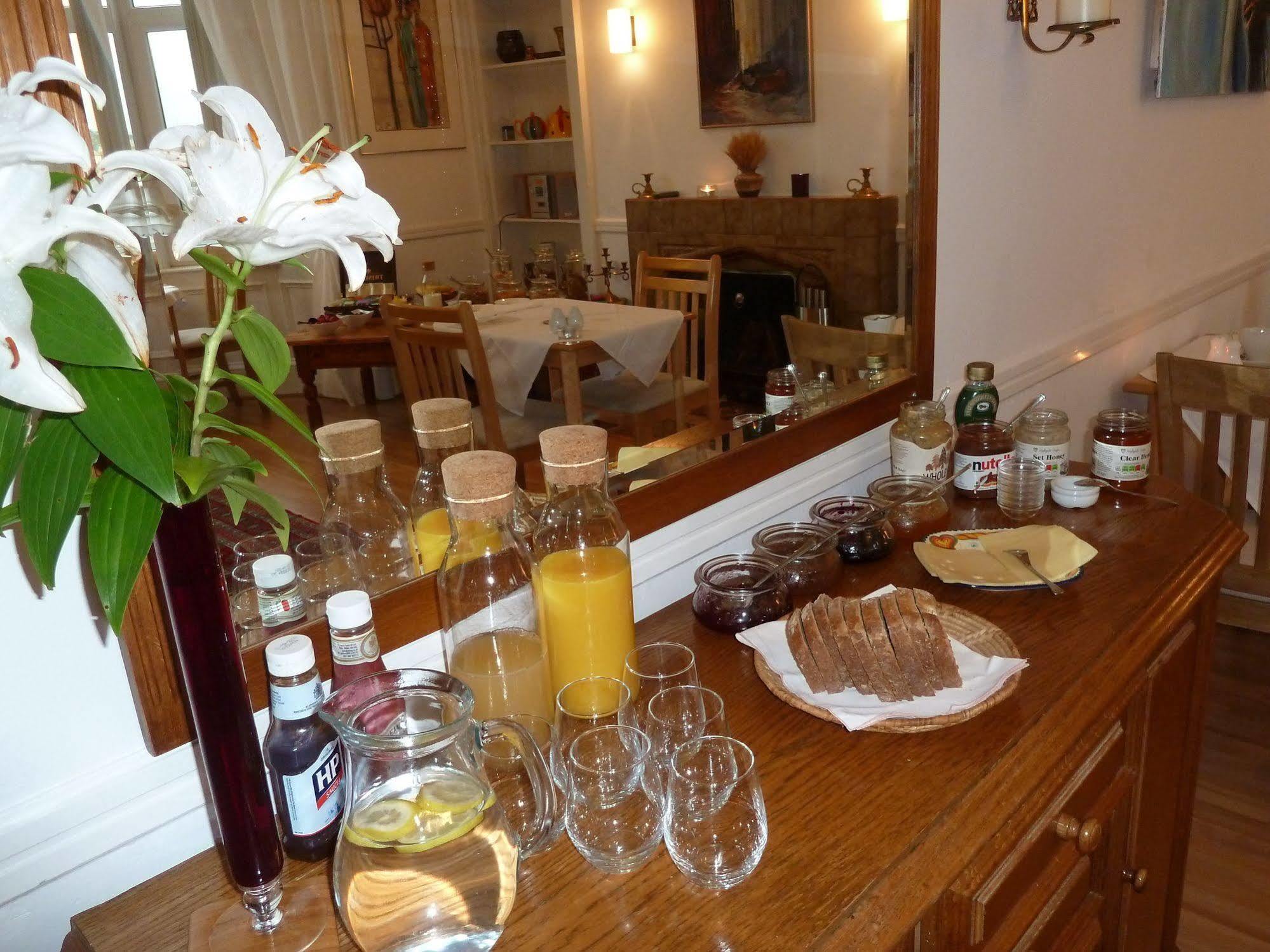 Failte Bed & Breakfast Оубън Екстериор снимка