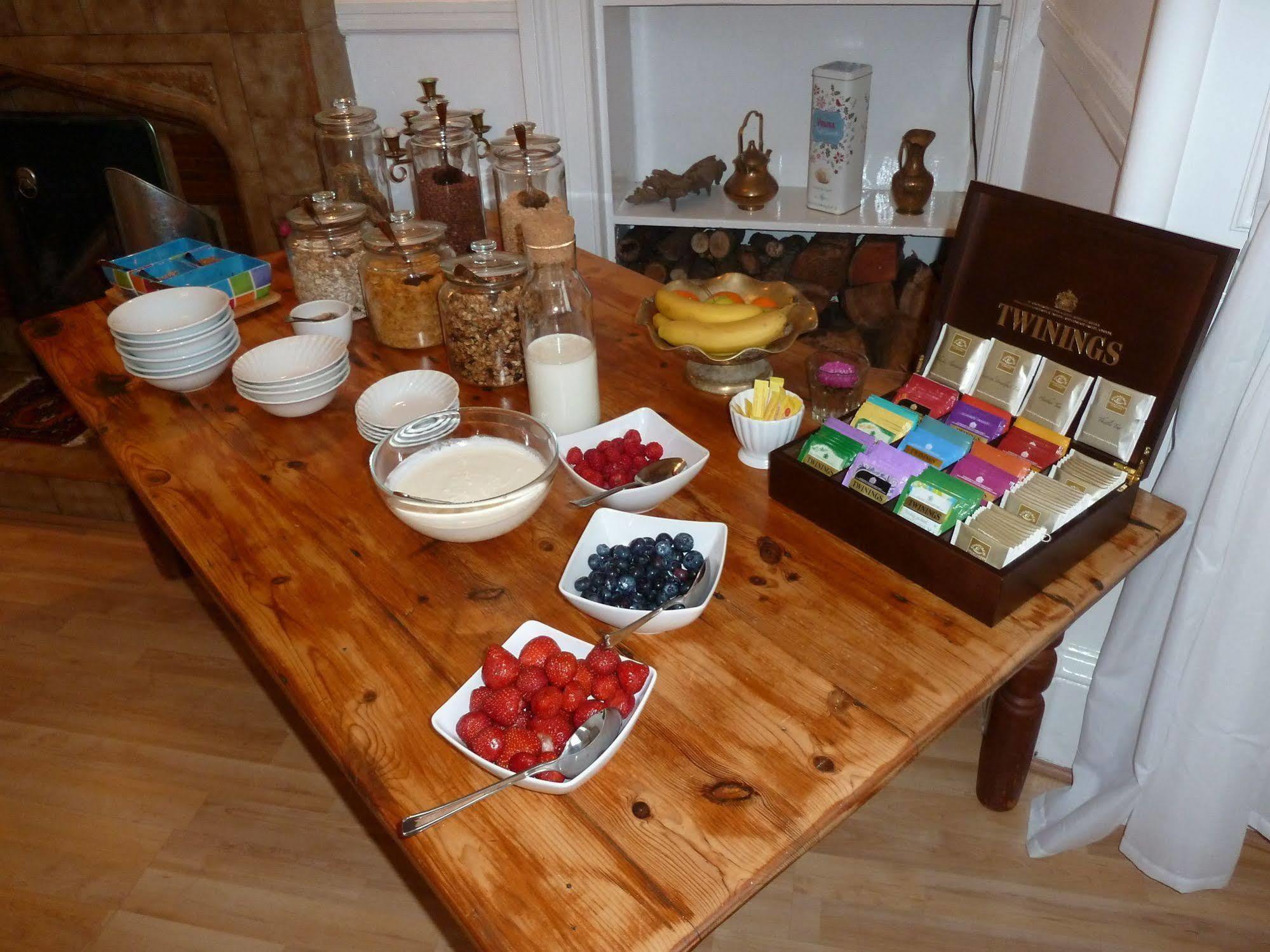 Failte Bed & Breakfast Оубън Екстериор снимка